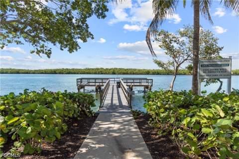 4137 Bay Beach Ln 522, Fort Myers Beach FL - photo 23 of 41