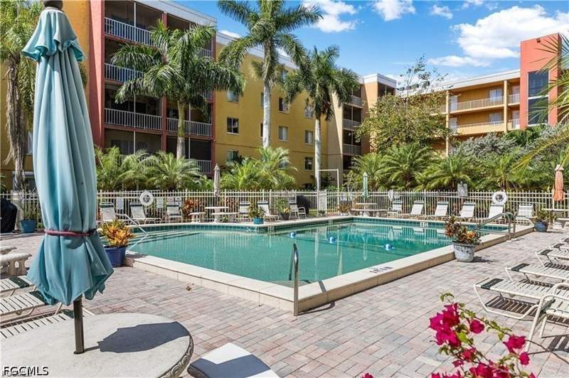 2 bedroom Condominium at E Mall 2366 Dr 409, Towers Condo, Fort Myers — photo 3