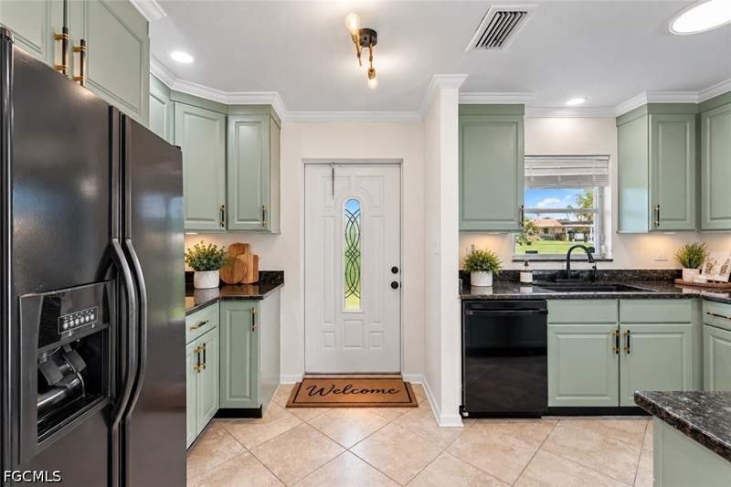 2 bedroom Detached at 2214 Gardenia Way, Camille Gardens, Lehigh Acres — photo 3
