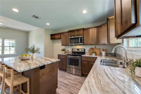 6123 Hendley Ct, Fort Myers FL - photo 7 of 19