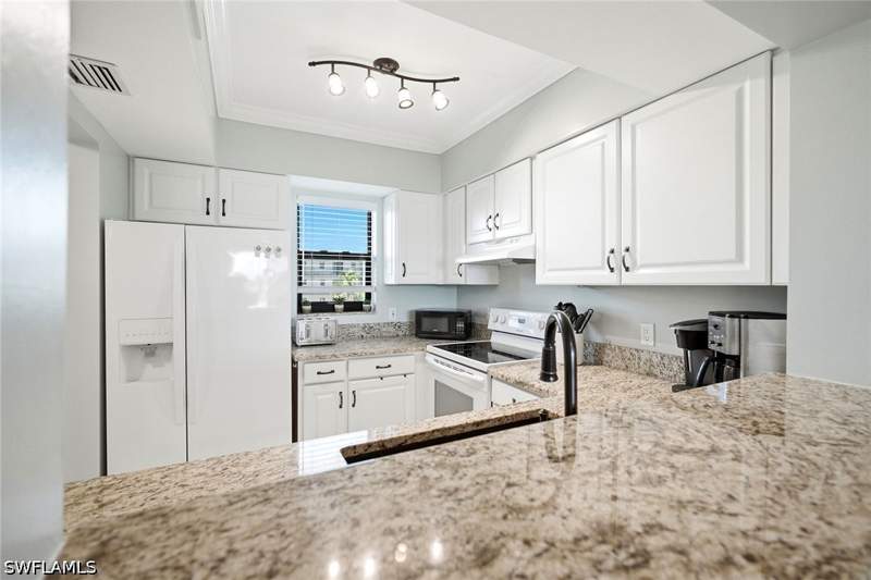 2 bedroom Condominium at 803 River Point Dr 306B, Beaumer, Naples — photo 5