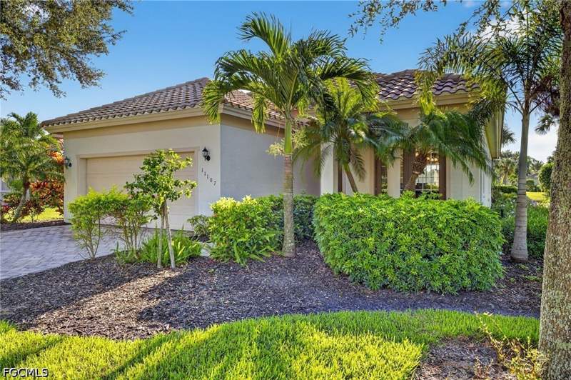 3 bedroom SingleFamilyResidence at 11107 Laughton Cir, Bridgetown, Fort Myers — photo 2