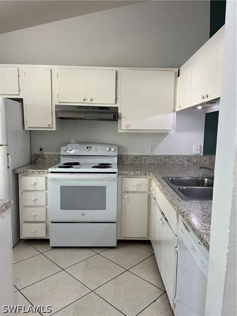1708 Kings Lake Blvd 204, Naples FL - photo 6 of 34