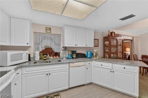 2265 Crystal Dr, Fort Myers FL - photo 9 of 32