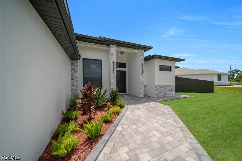 3 bedroom SingleFamilyResidence at 139 SW 10th Ave, Cape Coral, Cape Coral — photo 4