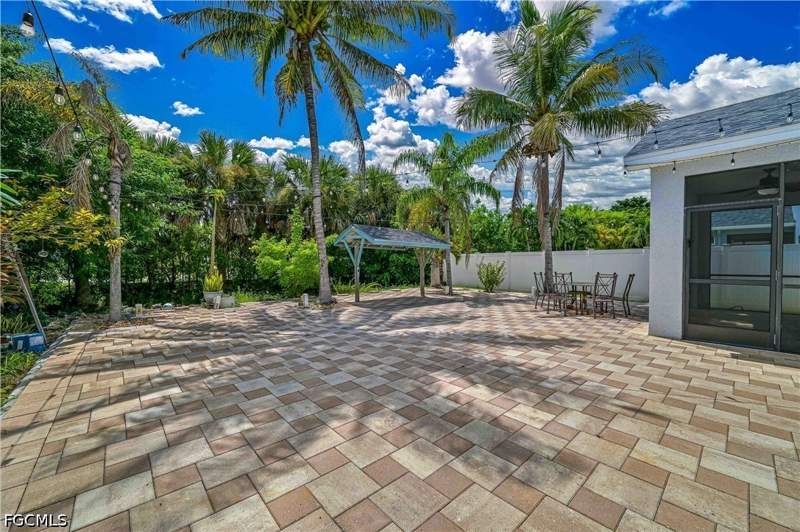 5 bedroom SingleFamilyResidence at 9006 Gladiolus Preserve Cir, Gladiolus Preserve, Fort Myers — photo 4