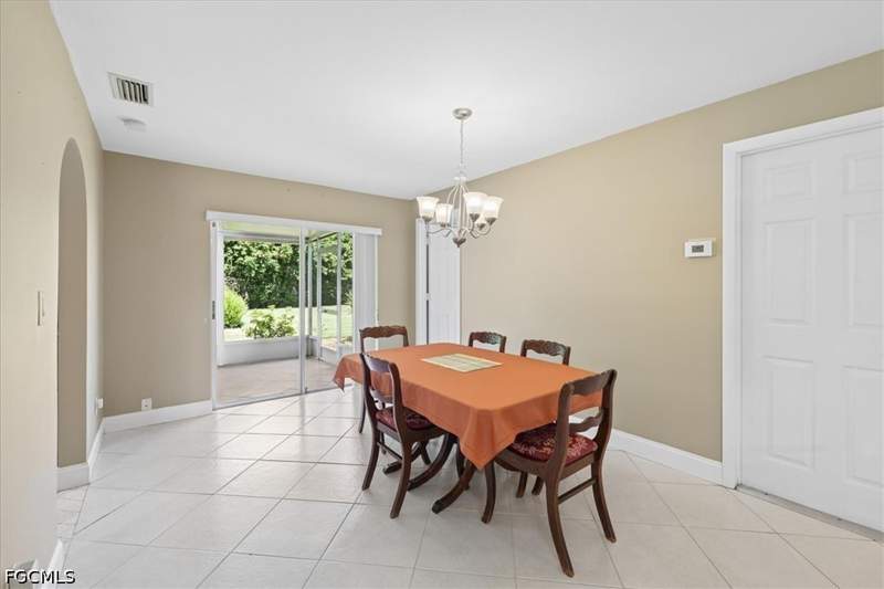 2 bedroom SingleFamilyResidence at 1403 SE 27th St, Cape Coral, Cape Coral — photo 4