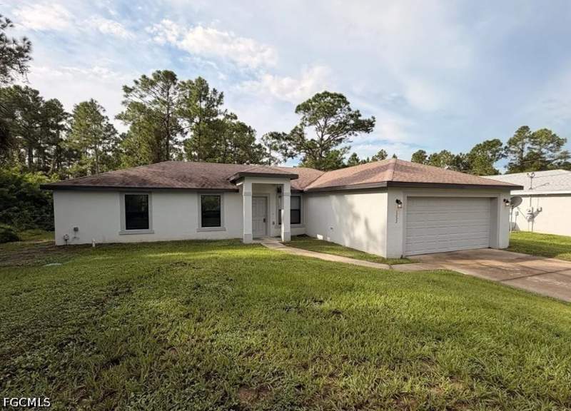 4 bedroom SingleFamilyResidence at 1252 County St E, Lehigh Acres, Lehigh Acres — photo 2