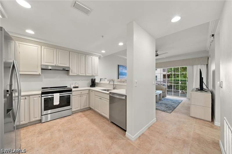 1 bedroom Condominium at 221 9th St S 219, Bellasera Resort, Naples — photo 3