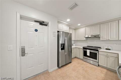 221 9th St S 219, Naples FL - photo 6 of 39