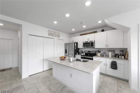 14010 Oviedo Pl, Fort Myers FL - photo 12 of 32
