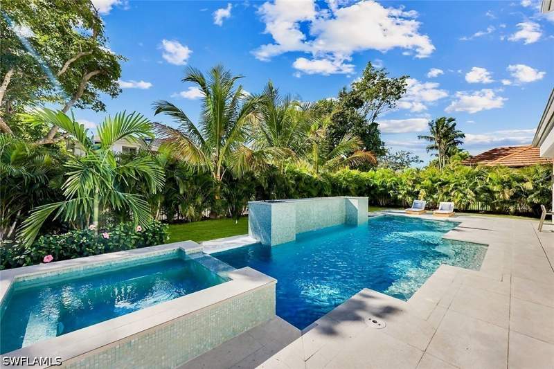 5 bedroom SingleFamilyResidence at 788 Riviera Dr, Moorings, Naples — photo 5