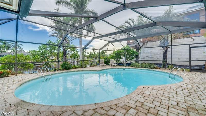 3 bedroom SingleFamilyResidence at 1709 SE 44th St, Cape Coral, Cape Coral — photo 3