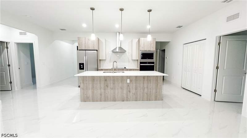 4 bedroom SingleFamilyResidence at 714 Carbon St E, Lehigh Acres, Lehigh Acres — photo 4
