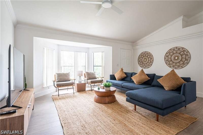 4 bedroom SingleFamilyResidence at 507 14th St N, River Park, Naples — photo 2