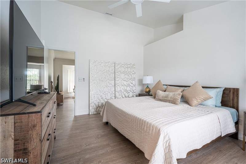 4 bedroom SingleFamilyResidence at 507 14th St N, River Park, Naples — photo 4