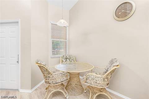 305 Robin Hood Cir 204, Naples FL - photo 11 of 36