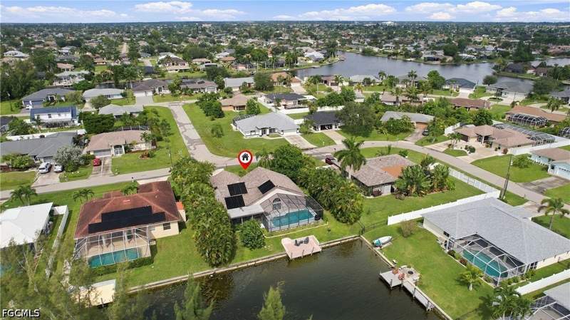 3 bedroom SingleFamilyResidence at 434 SE 21st Ter, Cape Coral, Cape Coral — photo 2