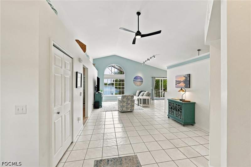 3 bedroom SingleFamilyResidence at 434 SE 21st Ter, Cape Coral, Cape Coral — photo 5