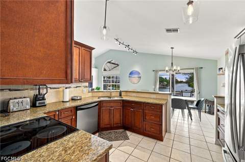 434 SE 21st Ter, Cape Coral FL - photo 7 of 37