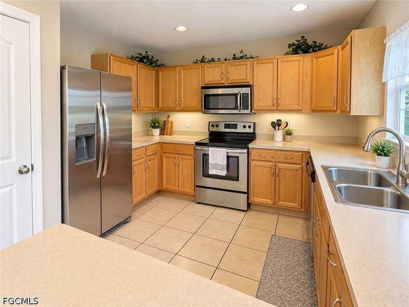 3 bedroom SingleFamilyResidence at 18141 Horizon View Blvd, Town Lakes, Lehigh Acres — photo 5