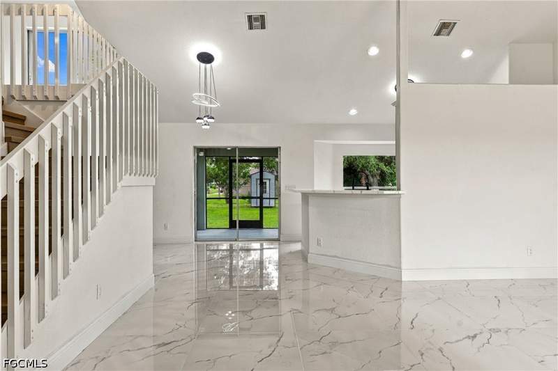 3 bedroom SingleFamilyResidence at 928 SE 5th Ct, Cape Coral, Cape Coral — photo 5