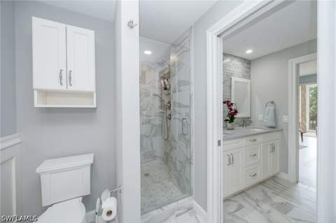 780 Waterford Dr 202, Naples FL - photo 12 of 35