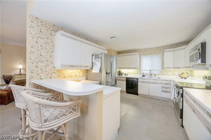 2 bedroom Condominium at 780 Waterford Dr 202, Eagle Creek, Naples — photo 4