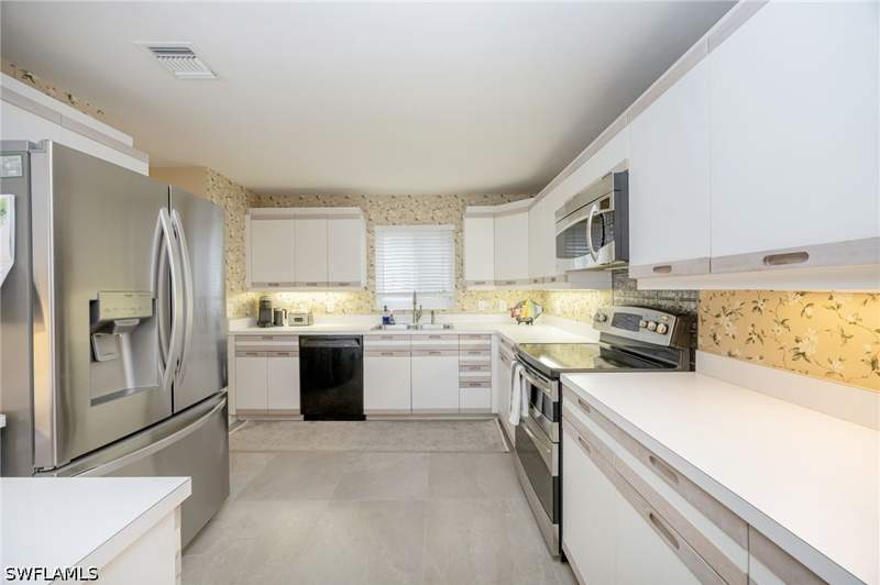 2 bedroom Condominium at 780 Waterford Dr 202, Eagle Creek, Naples — photo 5
