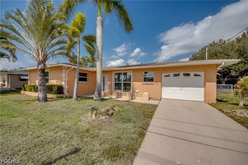 2 bedroom SingleFamilyResidence at 4156 Country Club Blvd SE, Cape Coral, Cape Coral — photo 2