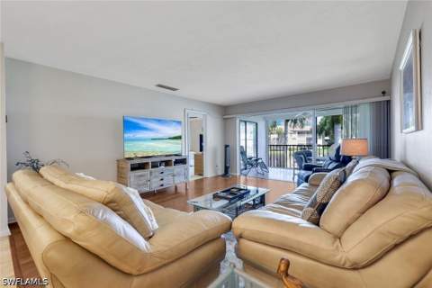 960 Palm View Dr 209, Naples FL - photo 10 of 38