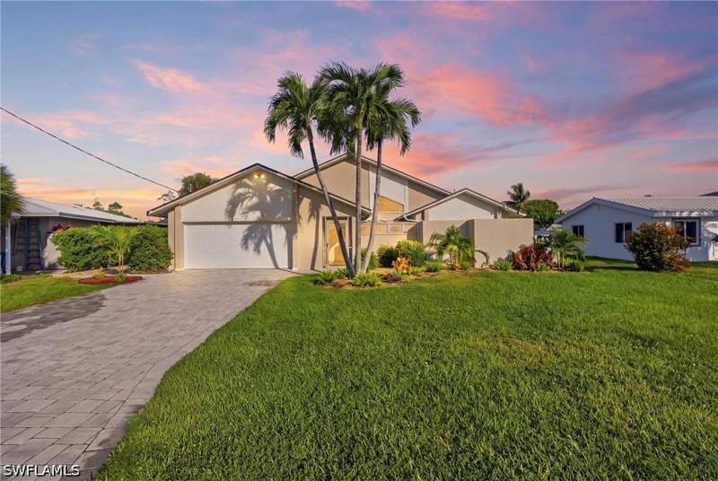 3 bedroom SingleFamilyResidence at 323 Washington Ct, Shell Mound Park, Fort Myers Beach — photo 3