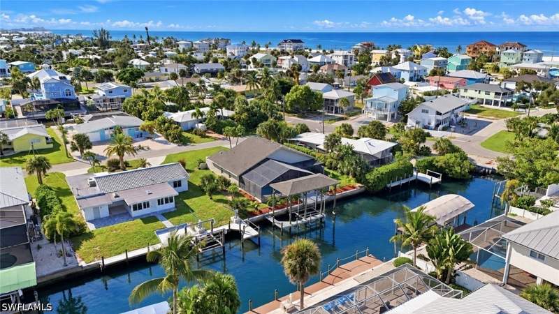 3 bedroom SingleFamilyResidence at 323 Washington Ct, Shell Mound Park, Fort Myers Beach — photo 4