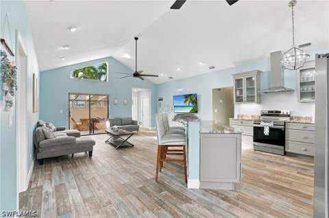 323 Washington Ct, Fort Myers Beach FL - photo 8 of 37