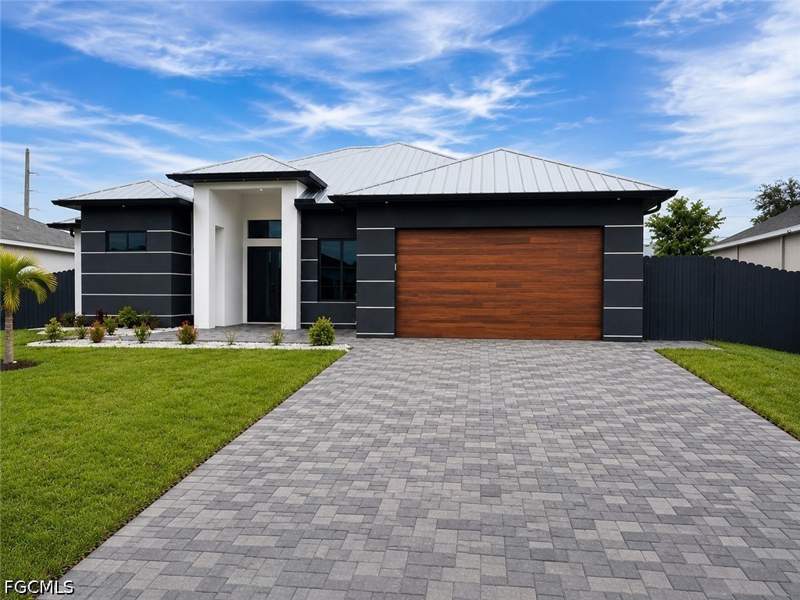 4 bedroom SingleFamilyResidence at 304 NW 1st Ter, Cape Coral, Cape Coral — photo 3