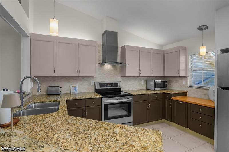 3 bedroom Condominium at 13131 Castle Harbour Dr M7, Bermuda Greens, Naples — photo 3