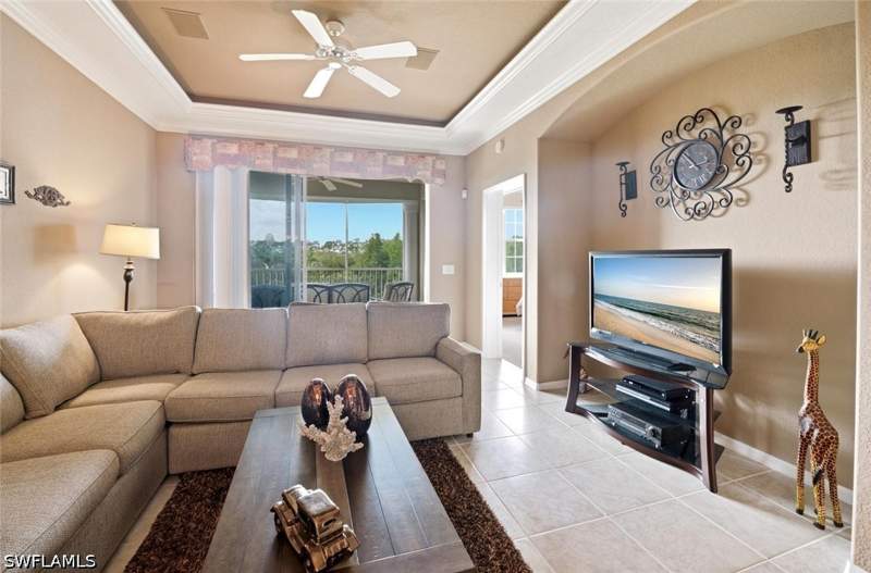 2 bedroom Condominium at 4834 Hampshire Ct 303, Lake Barrington, Naples — photo 4