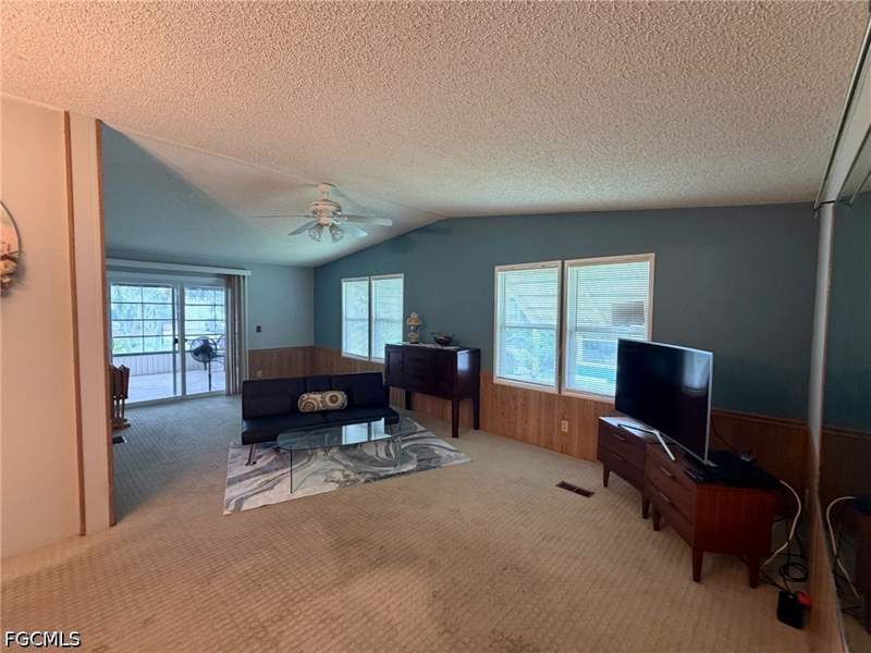 3 bedroom ManufacturedHome at 3165 Bunny Run Dr, Lake Arrowhead Mob Village, North Fort Myers — photo 4