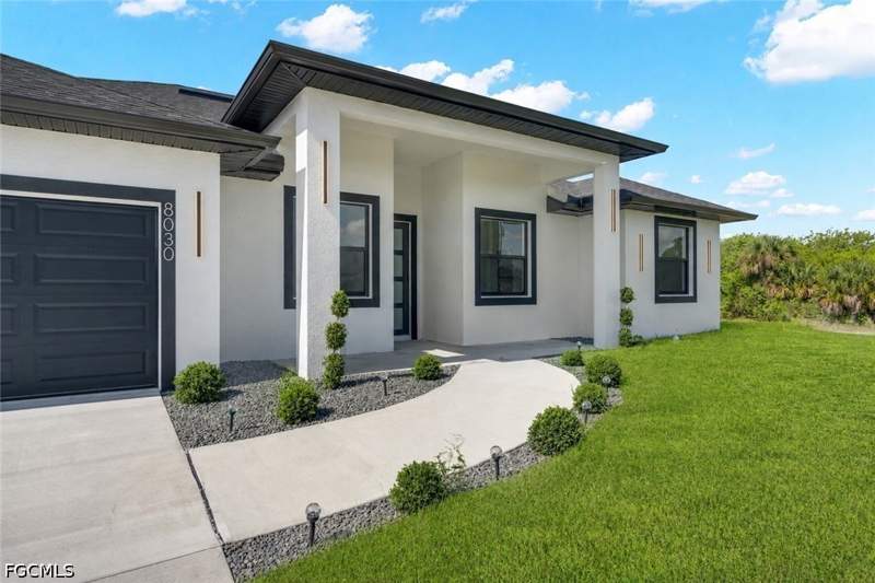 4 bedroom SingleFamilyResidence at 8030 Sherwood Cir, Port Labelle, Labelle — photo 2