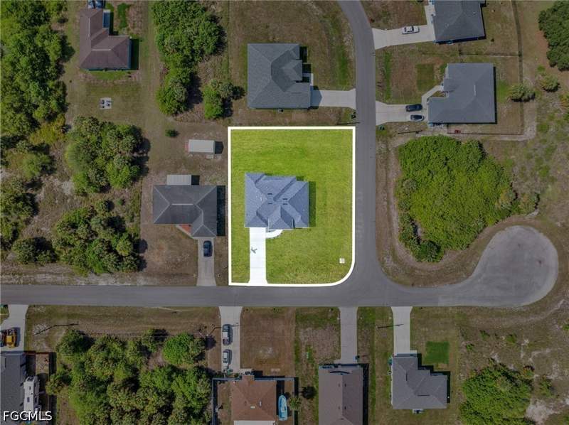 4 bedroom SingleFamilyResidence at 8030 Sherwood Cir, Port Labelle, Labelle — photo 4