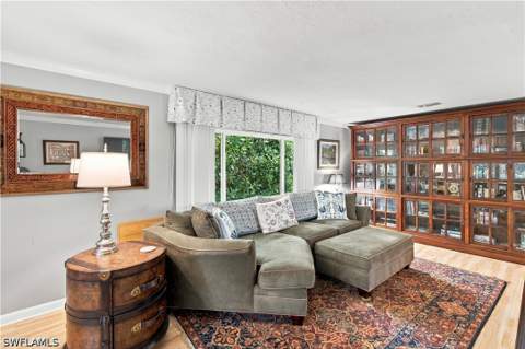 542 Charlemagne Blvd, Naples FL - photo 8 of 14