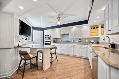 5555 Heron Point Dr 302, Naples FL - photo 12 of 50