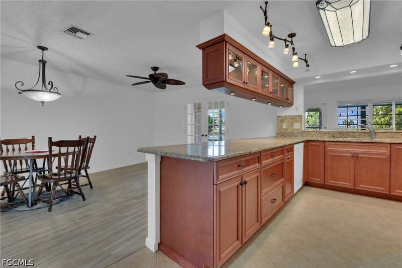 3 bedroom Attached at 1381 N Brandywine Cir, Brandywine, Fort Myers — photo 3