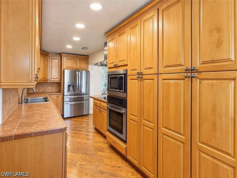 3 bedroom SingleFamilyResidence at 1374 13th St N, Lake Park, Naples — photo 5