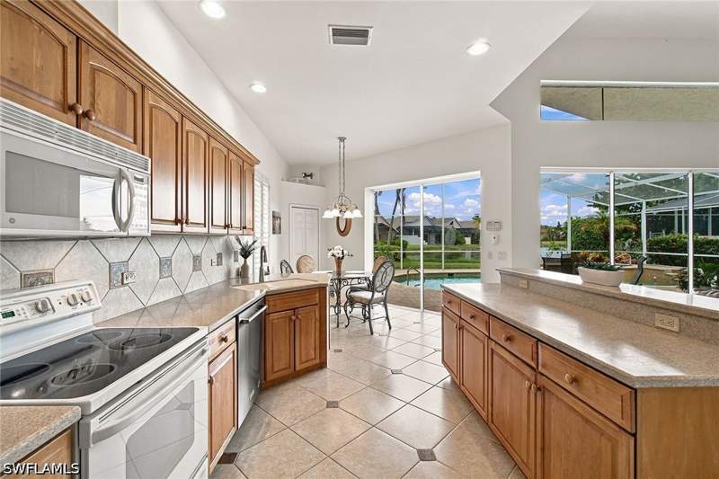 2 bedroom SingleFamilyResidence at 28522 Highgate Dr, Lake Club Villas, Bonita Springs — photo 4