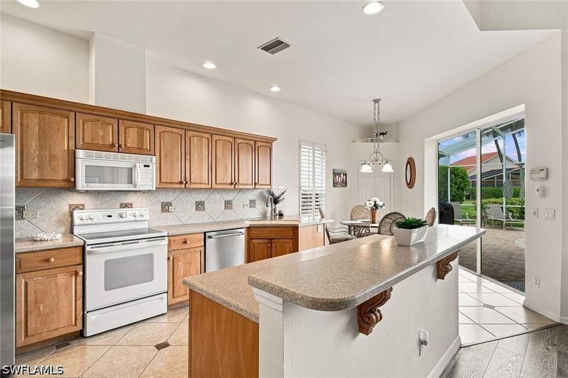 2 bedroom SingleFamilyResidence at 28522 Highgate Dr, Lake Club Villas, Bonita Springs — photo 5