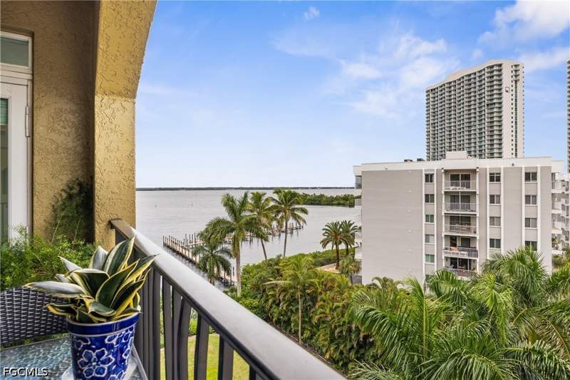 2 bedroom Condominium at 2825 Palm Beach Blvd 616, Alta Mar, Fort Myers — photo 2