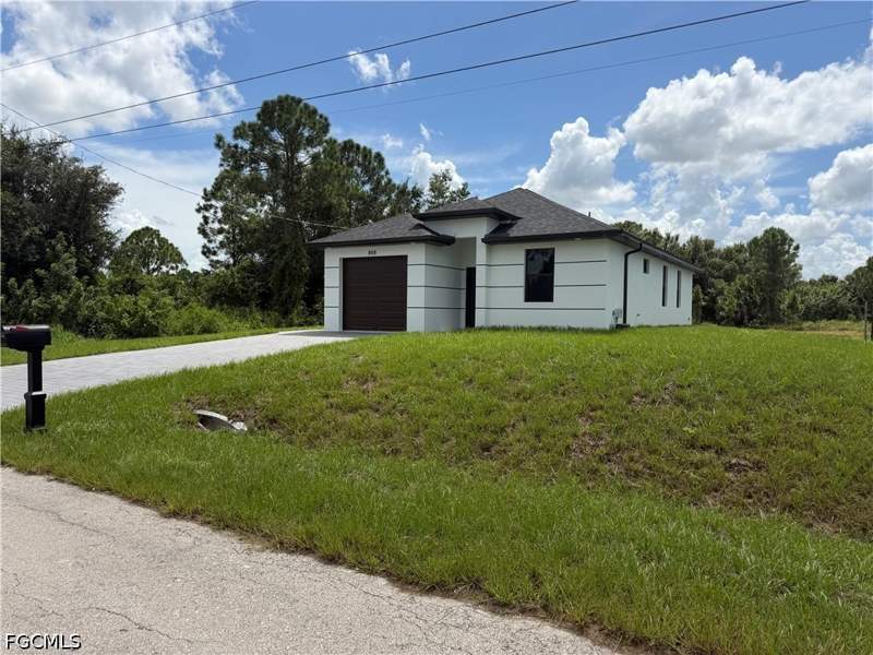 3 bedroom SingleFamilyResidence at 868 Carbon St E, Lehigh Acres, Lehigh Acres — photo 4