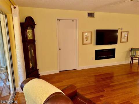 200 Valley Stream Dr 4B, Naples FL - photo 8 of 21