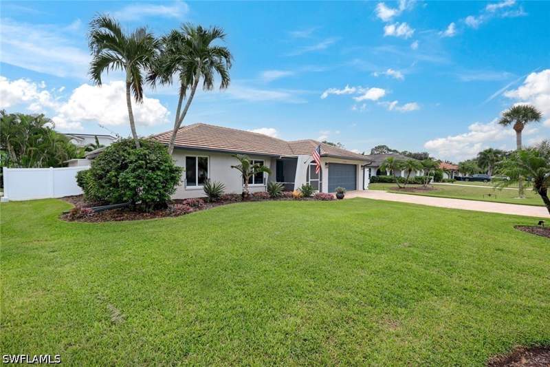 2 bedroom SingleFamilyResidence at 27120 Edenbridge Ct, Edenbridge Gardens, Bonita Springs — photo 2
